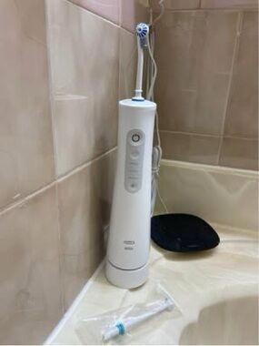 Rechargeable White Water Flosser for Oral-B Care